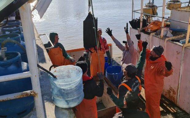 Na geladeira: PF aprrende cerca de 3 toneladas de cocaína em barco pesqueiro em Itajaí