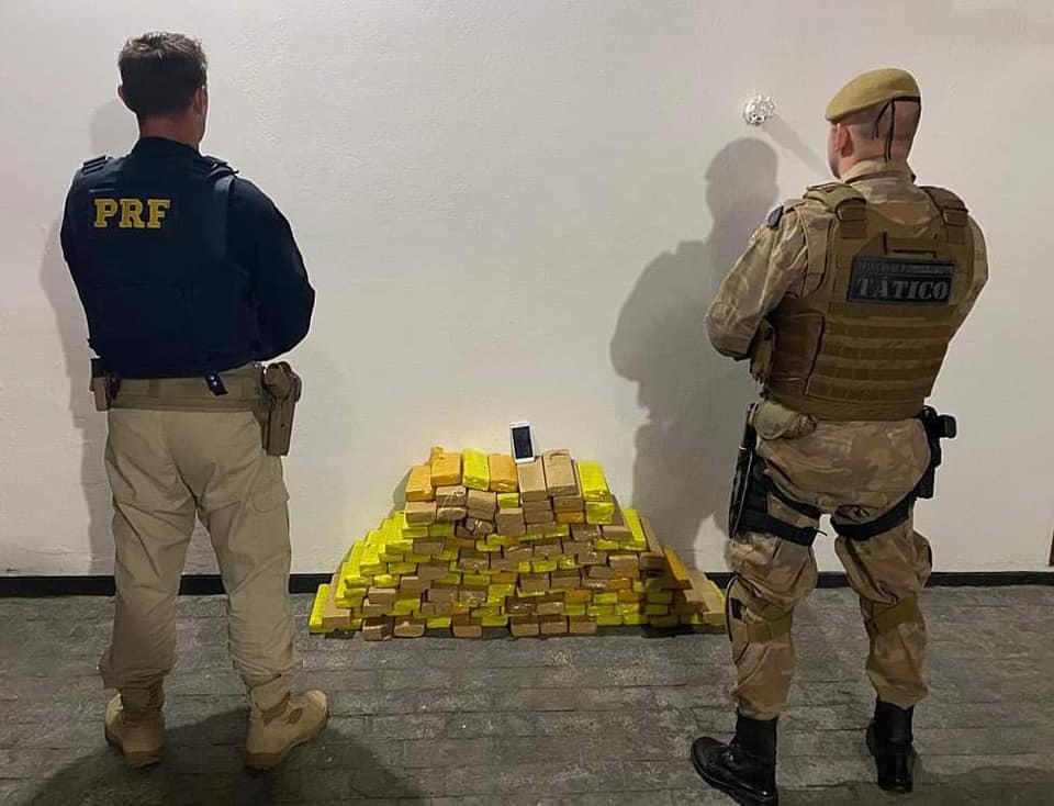 Balneário Piçarras: Homem é preso na marginal da BR-101 com cerca de 120 quilos de maconha