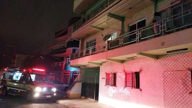 Navegantes: Mãe e dois filhos levam susto com princípio de incêndio em apartamento no Centro da cidade