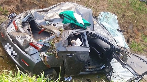 Capotamento no Sertãozinho: HB20 completamente destruído e vítimas resgatadas em Barra Velha