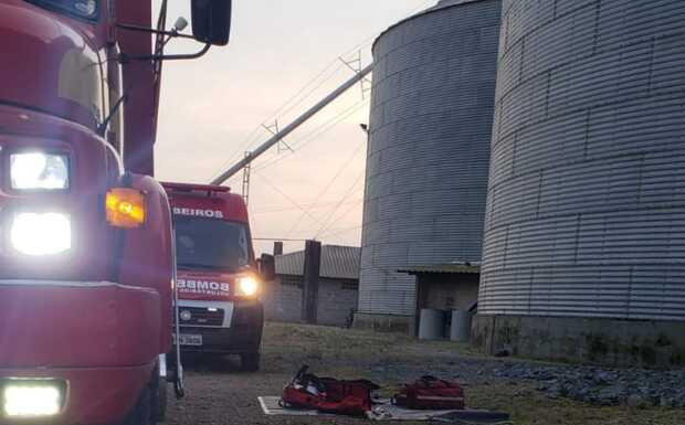 Ilhota: Homem morre soterrado em silo de soja em empresa no bairro Barranco Alto