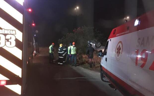 Navegantes: Motorista fica em estado grave após capotamento na Volta Grande