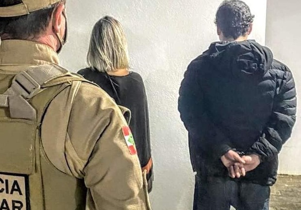 Penha: Casal que fazia disque-drogas é preso com cerca de um quilo de cocaína