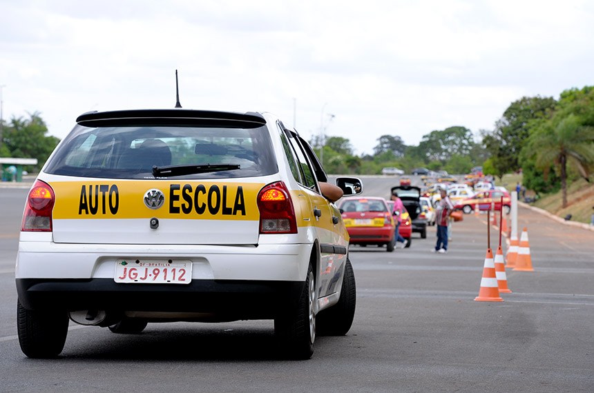 SEM BALIZA: SENADO PODE APROVAR O FIM DAS AULAS DE VOLANTE PARA TIRAR CNH