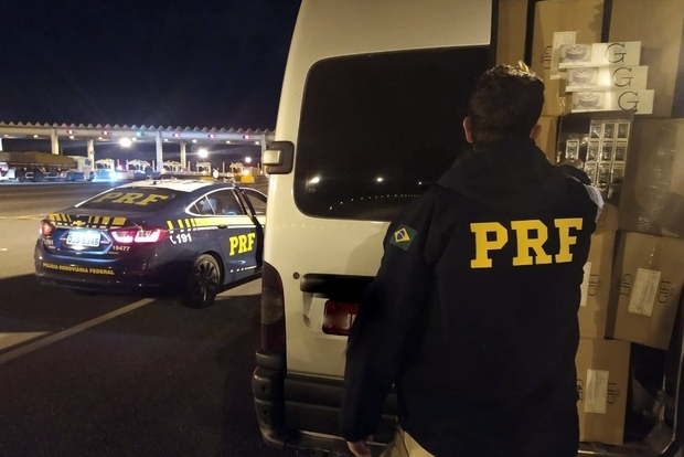 Garuva: PRF apreende mais 70 mil maços de cigarros contrabandeados do Paraguai na BR 101