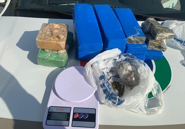 Itajaí – Dupla é presa com nove quilos de maconha, dois quilos de crack e 100 gramas de skank