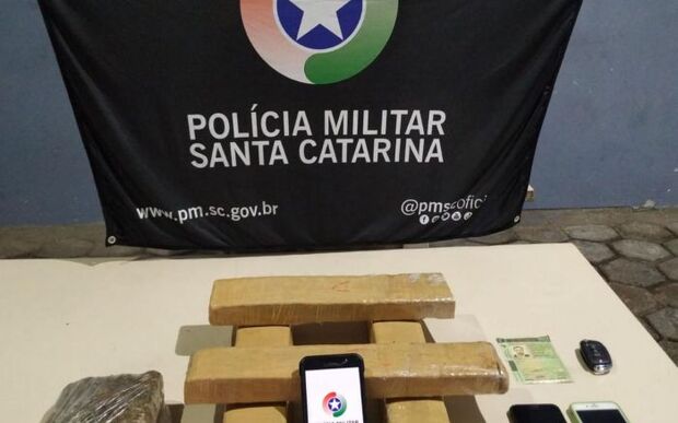 Perseguição cinematográfica: Traficante de Penha é preso com maconha e skunk após cerco da PM em Itajaí