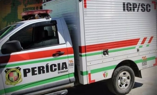 Araquari: Mulher encontra mãe e pai mortos a tiros dentro de casa no bairro Itinga
