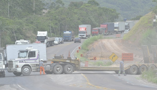 Vai ficar fechada: Trânsito na BR-470 será bloqueado próximo do trevo de Luiz Alves às 14h de hoje