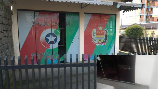 Atentados: Base da PM no Norte de Balneário Piçarras e da PRF em Itajaí são alvos de tiros na noite de ontem e na madrugada de hoje