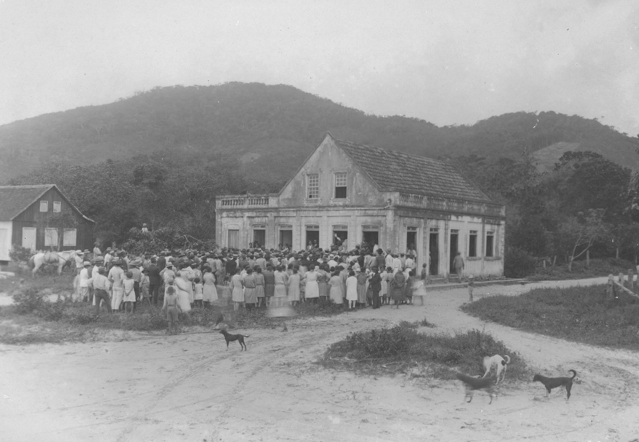 MEMÓRIA FOTOGRÁFICA: ESPAÇO HUBERT KRUEGER INAUGURA GALERIA DE ARTES COM A EXPOSIÇÃO “ARMAÇÃO DE TRESONTONTE”