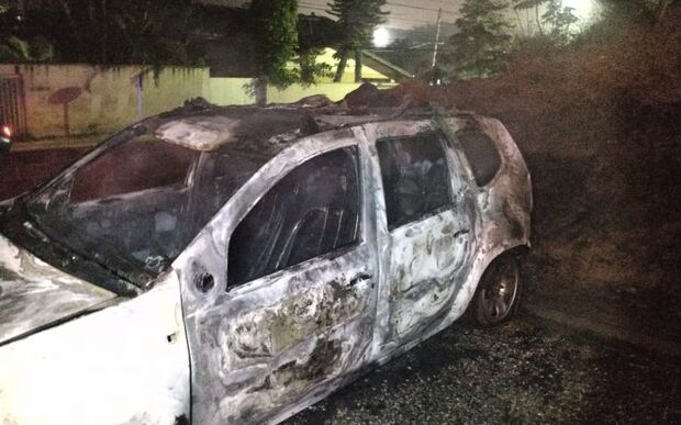 Camboriú: Depósito de sucatas da prefeitura é incendiado e quatro viaturas da GM foram queimadas