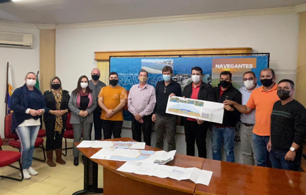 Prefeitos e vereadores de Navegantes e Penha para conhecer o projeto de nova ponte sobre o rio Gravatá