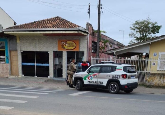 Barra Velha: Trio de adolescentes é detido por ameaça em frente à escola Conselheiro Astrogildo Odon Aguiar