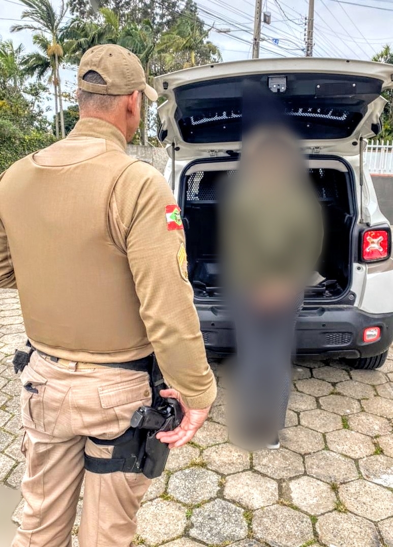 Penha: Companheira de Puc Hering vai responder em liberdade