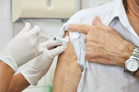 Boletim Coronavírus: Terceira dose da vacina contra a Covid-19 vai começar por idosos e profissionais de saúde