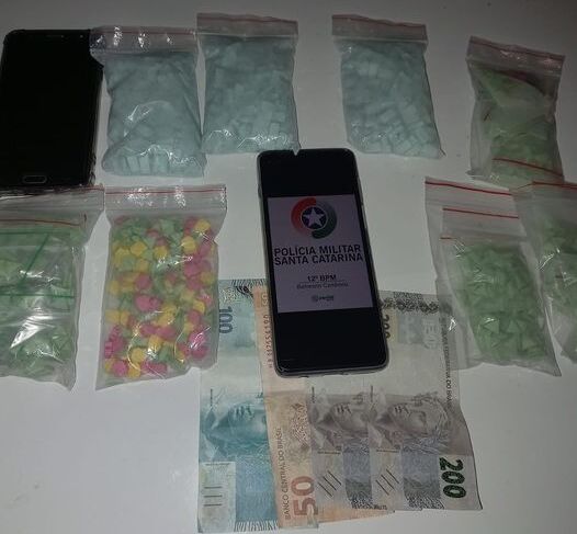 Balneário Camboriú: Homem é preso com dois mil comprimidos de ecstasy na praia dos Amores