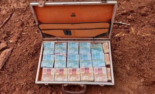 Ouro de Tolo: Mala com dinheiro de mentirinha é encontrada no terreno da antiga Frigovale em Itajaí