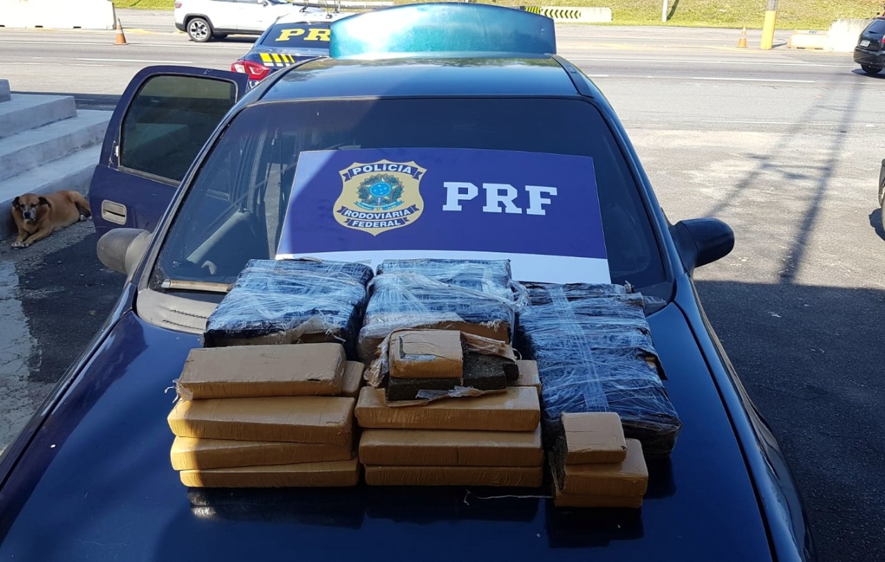 NA BR-101: PRF APREENDE 40 QUILOS DE MACONHA EM BARRA VELHA
