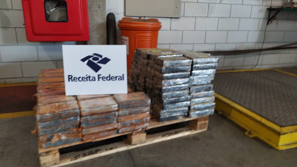 NA MADEIRA: RECEITA FEDERAL APREENDE CERCA DE UMA TONELADA E MEIA DE COCAÍNA NO PORTO DE ITAPOÁ