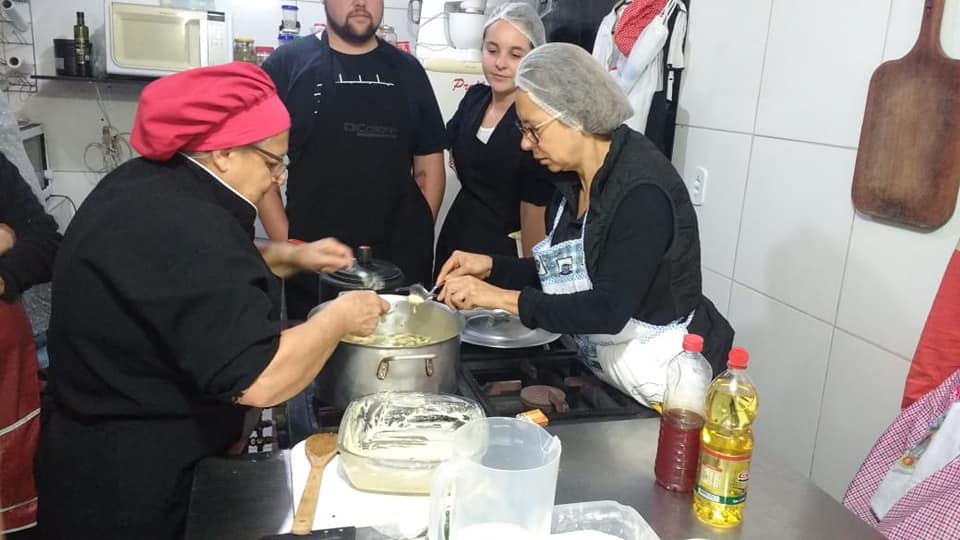 MÃO NA MASSA: ESCOLA PROFISSIONAL ARTE E CULINÁRIA ITAPOCORÓY ABRE 80 VAGAS PARA FUTUROS COZINHEIROS