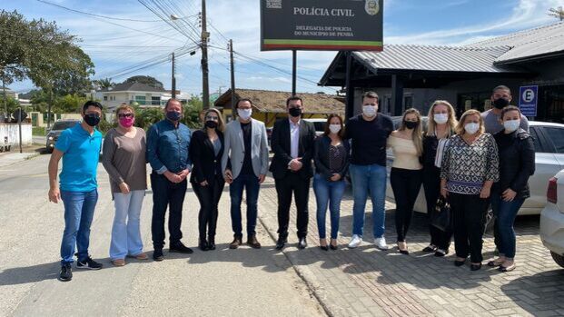 Autoridades da Polícia Civil visitam Delegacia de Penha para tratar da instalação da Sala Lilás