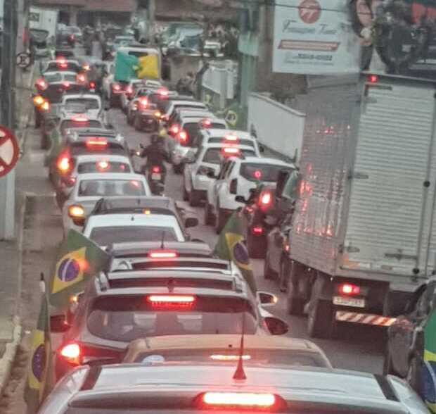 Manifestação: ‘Carreata da Independência’ em favor do Governo Bolsonaro percorreu principais ruas de Balneário Piçarras e Penha