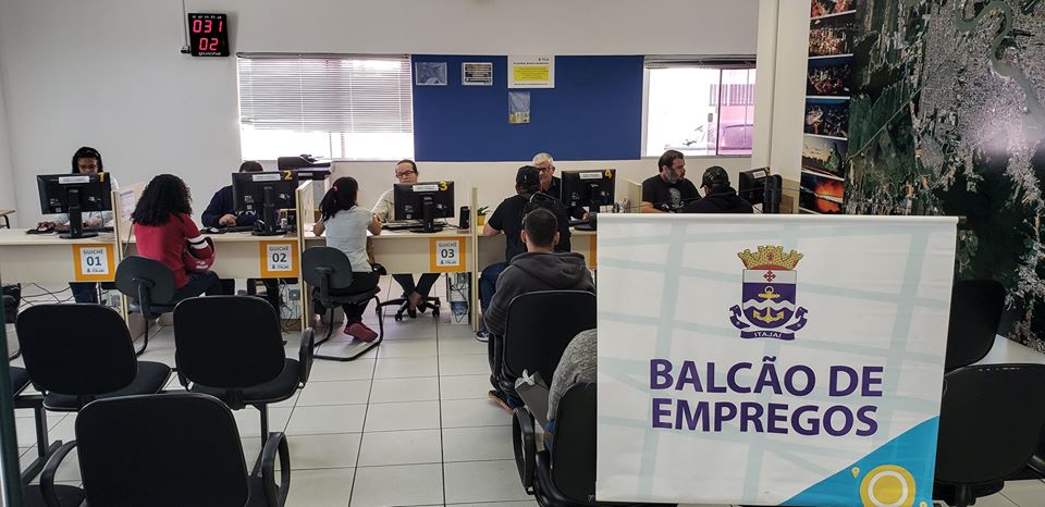 TEM VAGAS: BALCÃO DE EMPREGOS DE ITAJAÍ TEM 193 OPORTUNIDADES NESTA SEMANA
