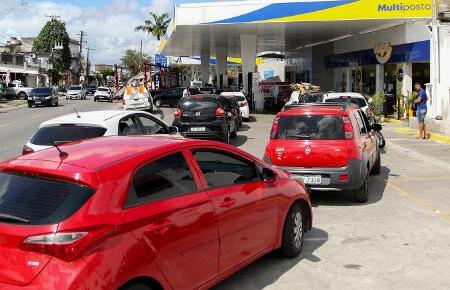 Bloqueio em distribuidora de combustível não tem prazo pra acabar e postos de Penha e Balneário Piçarras já registram falta de combustíveis