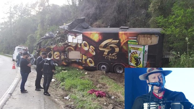 Águas Mornas: Vocalista da banda Garotos de Ouro morre em acidente com ônibus na BR-282