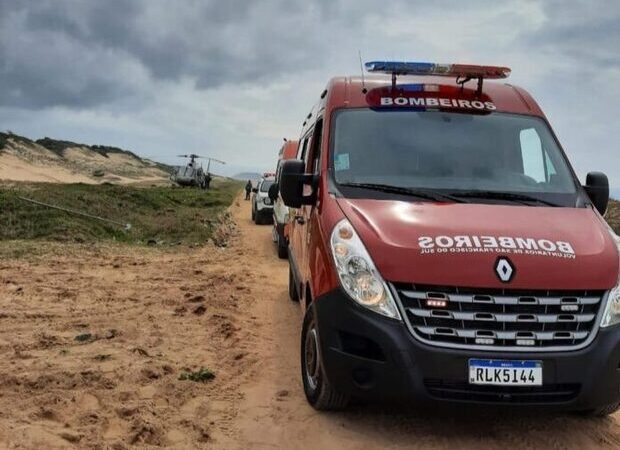 São Chico: Homem é arremessado a dez metros ao bater moto em árvore durante trilha