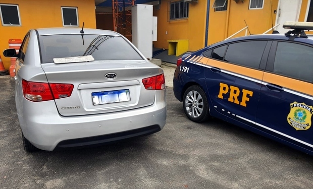 Barra Velha: Carro furtado em Joinville é recuperado na BR-101