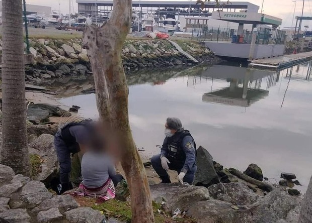 Itajaí: Guardas de trânsito impedem suicídio de mulher que estava se mutilando no Saco da Fazenda