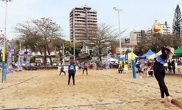 Balneário Piçarras: Circuito Catarinense de Vôlei de Praia Sub 17 reuniu 29 equipes nas areias da praia Central