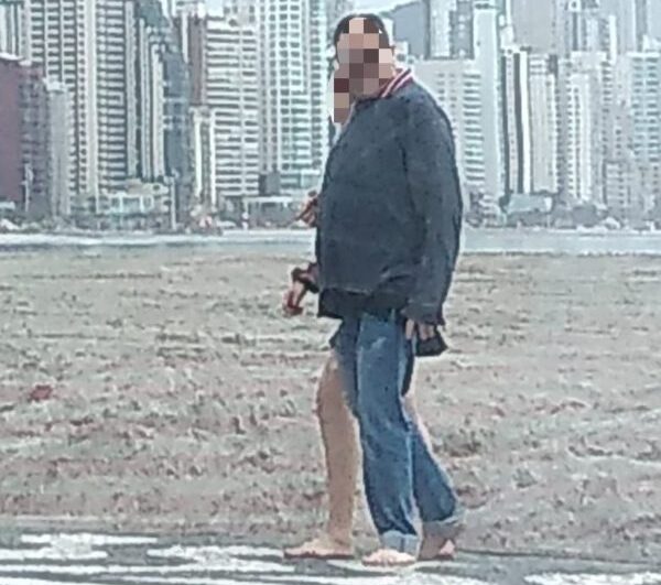 Alargamento: Casal foi filmado fazendo sexo na praia Central de Balneário Camboriú já foi identificado pela polícia