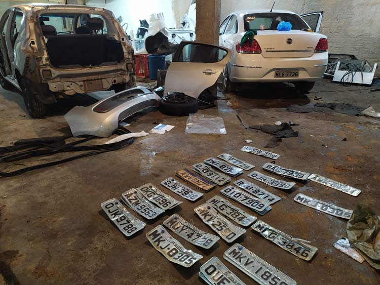 NA CARCAÇA: POLÍCIA MILITAR ESTOURA DESMANCHE DE VEÍCULOS EM LUIZ ALVES