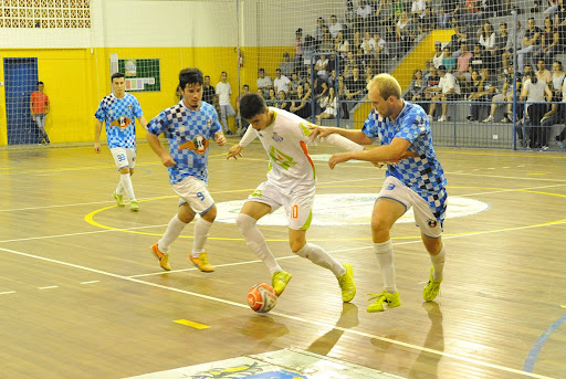 Três jogos movimentaram ontem o Municipal de Futsal de Balneário Piçarras