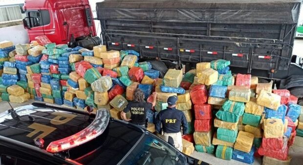 Na BR-101: PRF apreende 13 toneladas de maconha avaliadas em R$ 28 milhões em Porto Belo