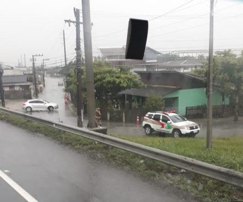 NA BALA: TRIO É PRESO APÓS ASSALTAR LOJAS KOERICH E ENTRAR EM CONFRONTO COM A PM EM ITAJAÍ