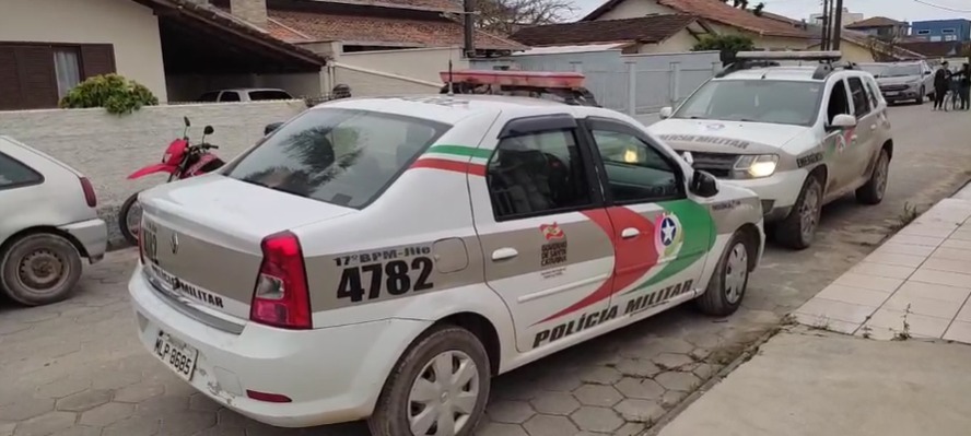 Execução: Homem é morto com de 12 tiros na cabeça na praia de Ubatuba, em São Francisco do Sul