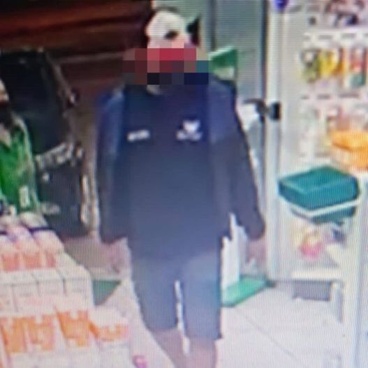 Assalto: Homem armado invade farmácia e leva 230 reais do caixa em Itajaí