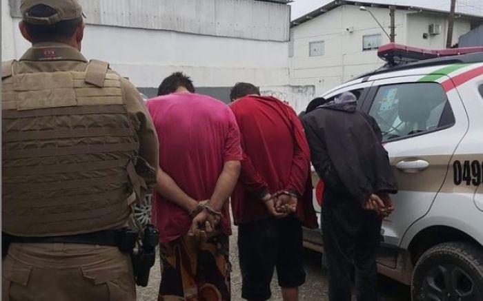 Navegantes: Ladrões de baterias de caminhão são presos no bairro Escalvados