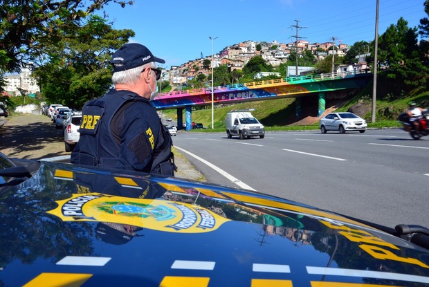 Feriadão nas estradas: PRF inicia Operação Nossa Senhora Aparecida 2021
