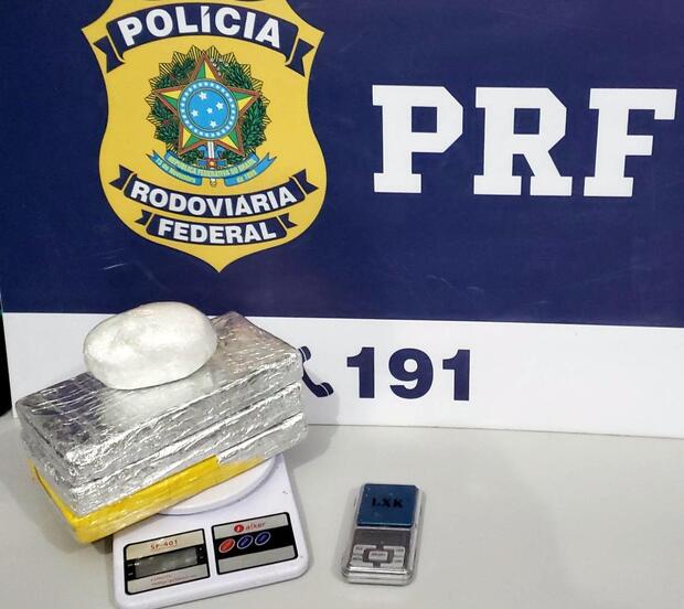 Na BR-101: Homem é preso com mais de três quilos de cocaína em Itajaí