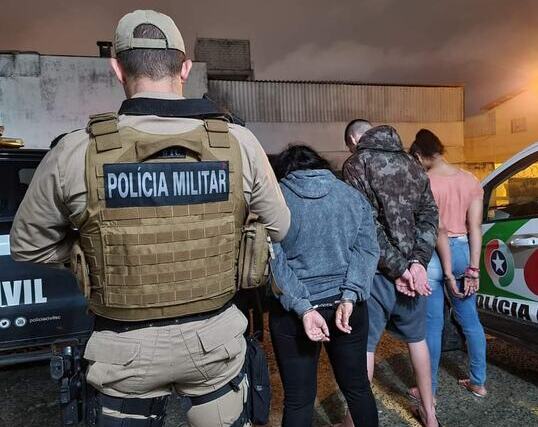 Navegantes: Trio que abastecia pontos de drogas de Balneário Piçarras e Penha é preso no bairro praia do Gravatá com quatro quilos de maconha