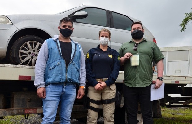Doação: Balneário Piçarras recebe veículo da Polícia Rodoviária Federal