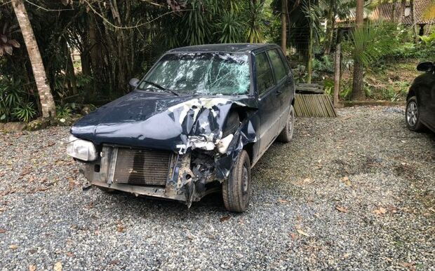 Ilhota: Motociclista bate de frente com Uno no Alto Baú