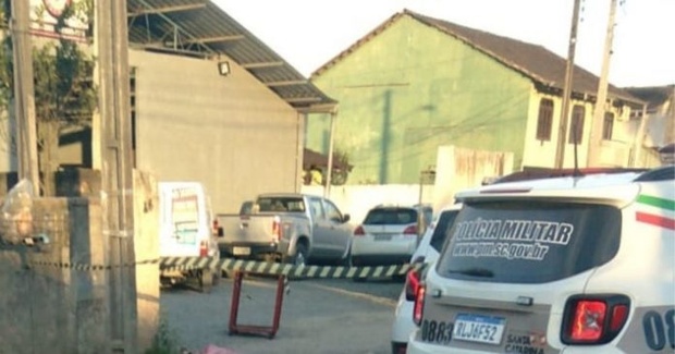 Feminicídio: Mulher é morta a tiros por ex-marido no bairro Itaum