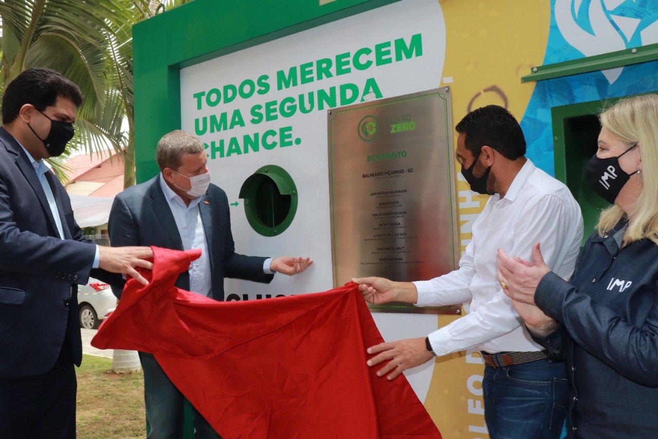 Balneário Piçarras: Governo Federal entrega veículos e equipamentos para execução do Projeto Recicla Aí