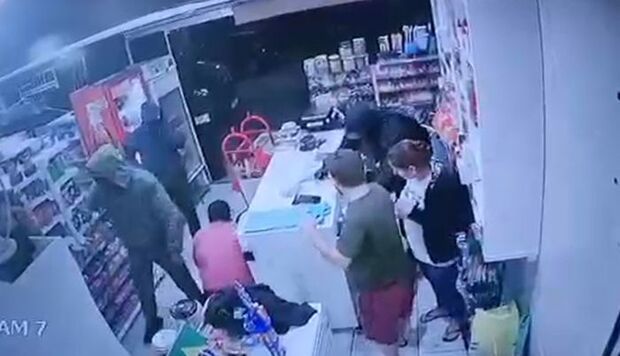 Navegantes: Duas pessoas são baleadas durante assalto em mercearia no bairro Nossa Senhora das Graças